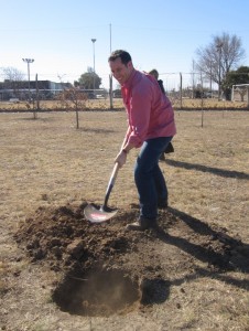 2013_08_16_treePlanting3a